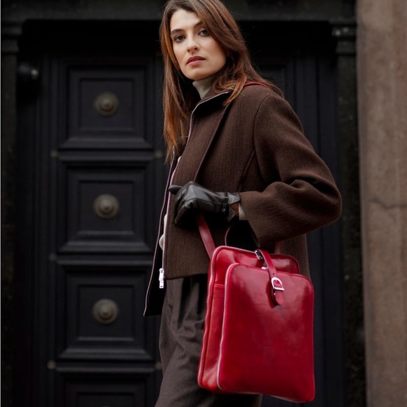 Time Resistance Womens Convertible Leather Backpack Shoulder Bag - Clarissa Red - Picture 8 of 16